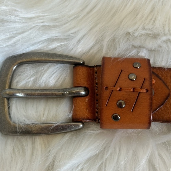 100% Leather Brown Studded Belt Size Medium - Picture 4 of 6